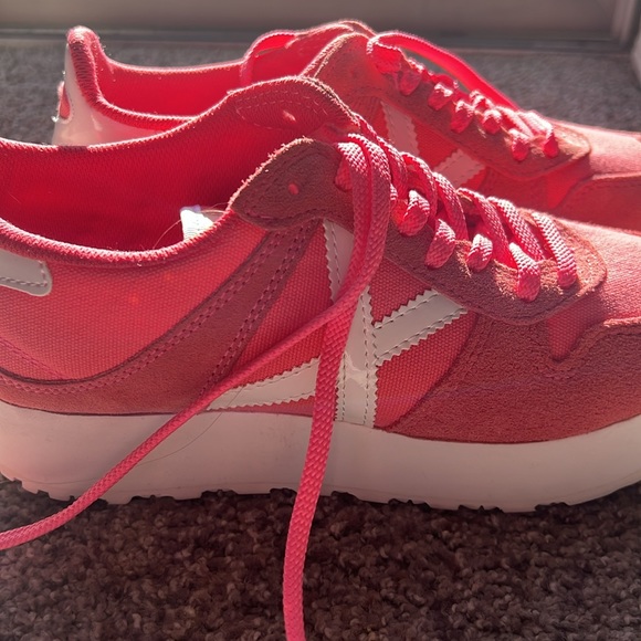 Brand new Barbie pink Barcelona Munich C platform sneakers 38 ADORABLE - Picture 6 of 9